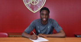 Official : Nigerian Midfielder Pens New Contract With Arsenal 